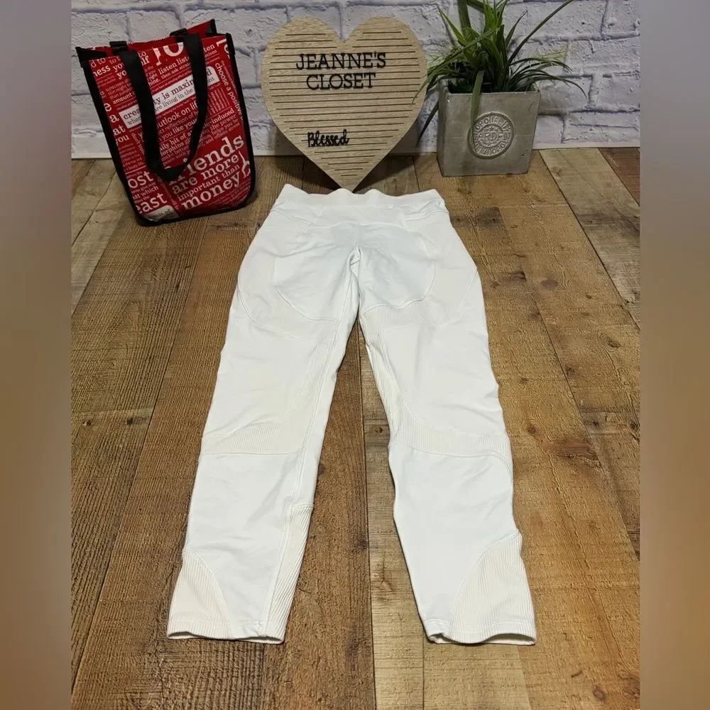 Lululemon New Ambition Super High-Rise Tight 28"
White